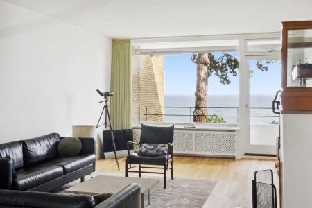 Moderne lejlighed med altan og udsigt iver Øresund